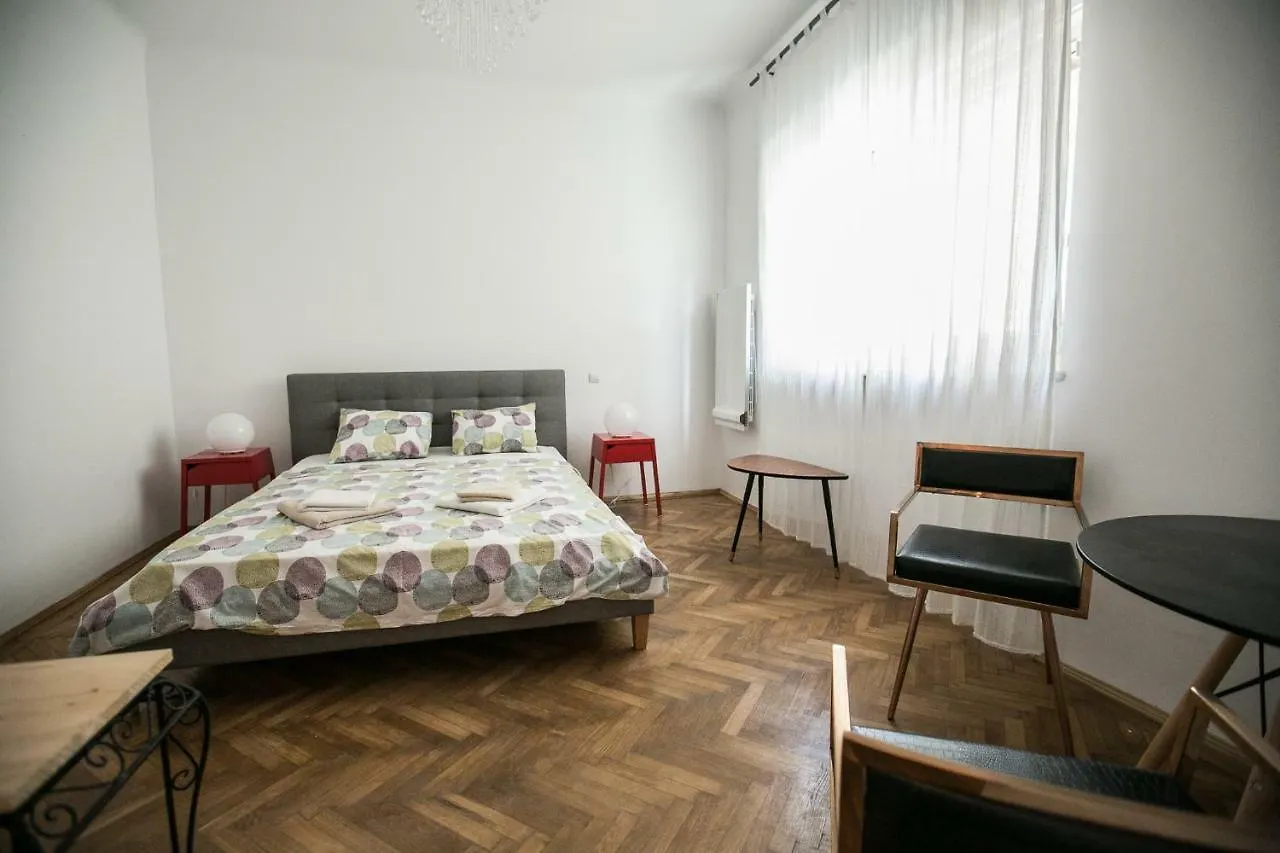 Serene Studio Hotel Bucureşti 0*,  România
